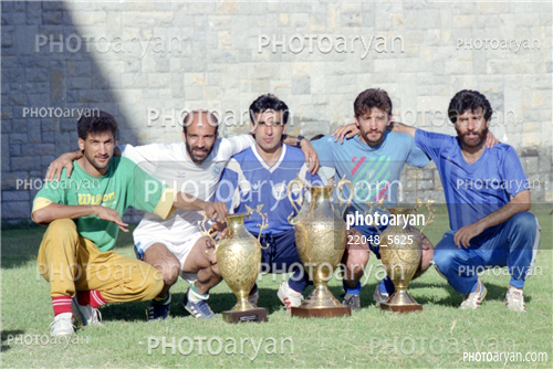 بازیکنان دهه های مختلف فوتبال ایران 7-شاهرخ بیانی,شاهین بیانی,امیر قلعه نویی,عباس سرخاب,عبدالعلی چنگیز,