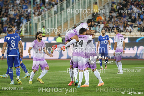 استقلال 3-هوادار 2  (1402/07/28)-