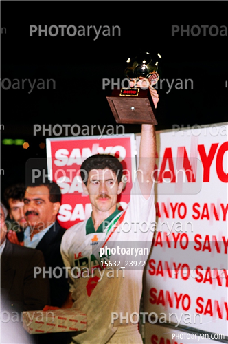 بازیکنان دهه های مختلف فوتبال ایران 2-کریم باقری,