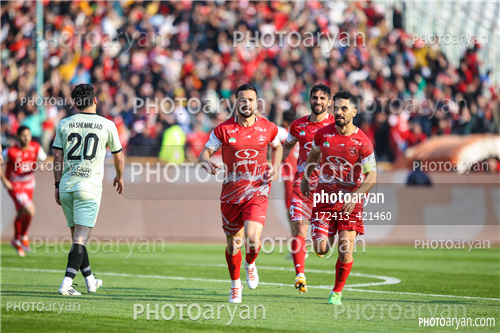 پرسپولیس  2-تراکتور  0    (1403/11/07)-سروش رفیعی,میلاد محمدی,امید عالیشاه,