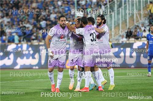 استقلال 3-هوادار 2  (1402/07/28)-