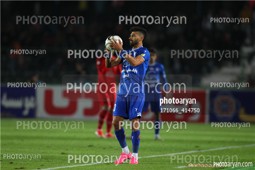 استقلال 0-تراکتور 2    (1403/08/10)-