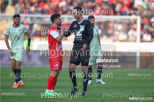 پرسپولیس  2-تراکتور  0    (1403/11/07)-امید عالیشاه,دانیال اسماعیلی فر,