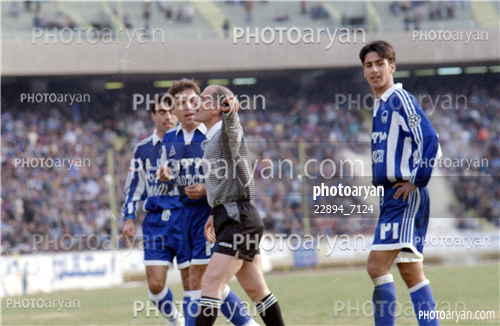 بازیکنان دهه های مختلف فوتبال ایران 9-جواد زرینچه,فرهاد مجیدی,محمود فکری,