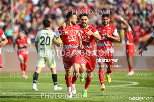 پرسپولیس  2-تراکتور  0    (1403/11/07)-سروش رفیعی,میلاد محمدی,امید عالیشاه,