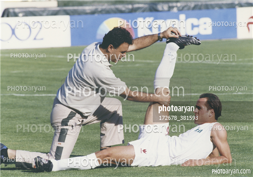 بازیکنان دهه های مختلف فوتبال ایران 40-علی کریمی Ali Karimi,