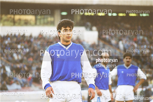 بازیکنان دهه های مختلف فوتبال ایران 2-کوروش تشت زر,