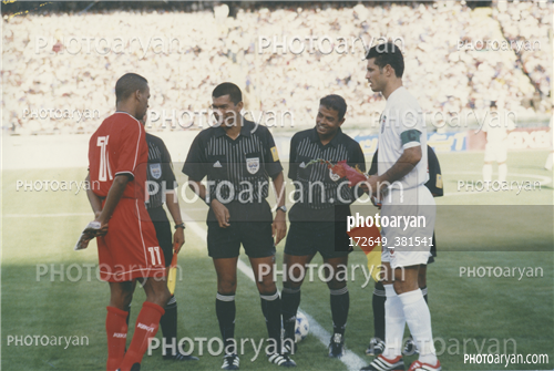 بازیکنان دهه های مختلف فوتبال ایران 40-علی دایی  Ali Daei,