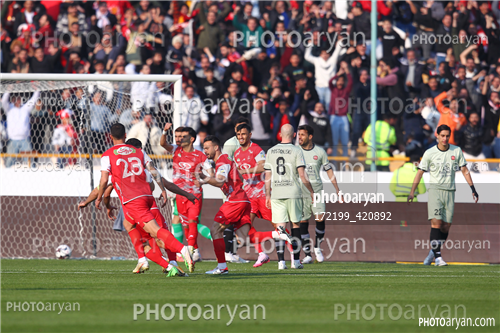 پرسپولیس  2-تراکتور  0    (1403/11/07)-