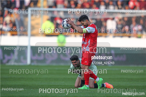 پرسپولیس  2-تراکتور  0    (1403/11/07)-امید عالیشاه,دانیال اسماعیلی فر,