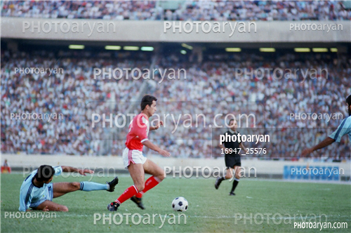 بازیکنان دهه های مختلف فوتبال ایران 1-محسن عاشوریَ,