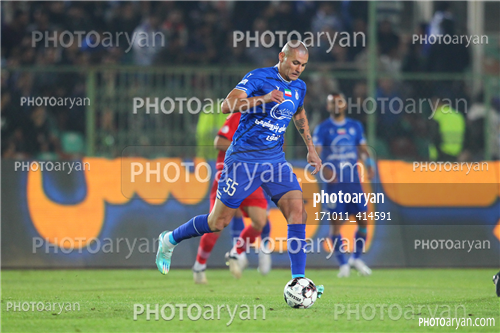 استقلال 0-تراکتور 2    (1403/08/10)-