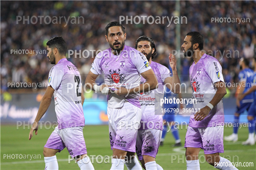 استقلال 3-هوادار 2  (1402/07/28)-