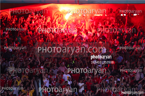 استقلال 1-پرسپولیس 2  (1402/03/10)-شادی تماشاگران,