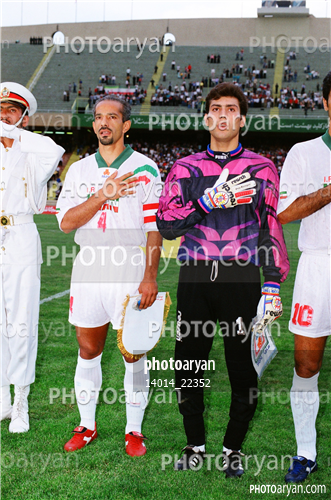 بازیکنان دهه های مختلف فوتبال ایران 1-محمد خاکپور,هادی طباطبایی,