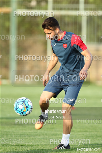 تمرین پرسپولیس در ورزشگاه خیریه عمل 96/02/23-سروش رفیعی,