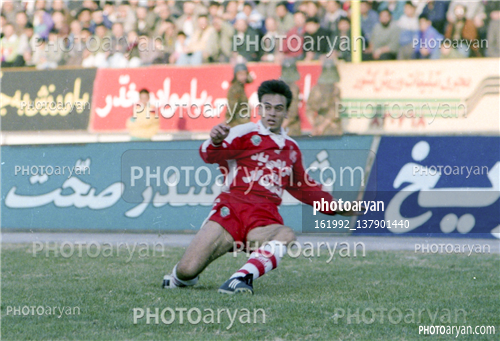 استقلال 0 -پرسپولیس 0 (1374/10/08)-