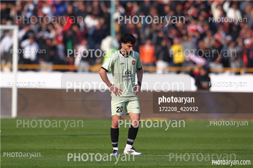 پرسپولیس  2-تراکتور  0    (1403/11/07)-