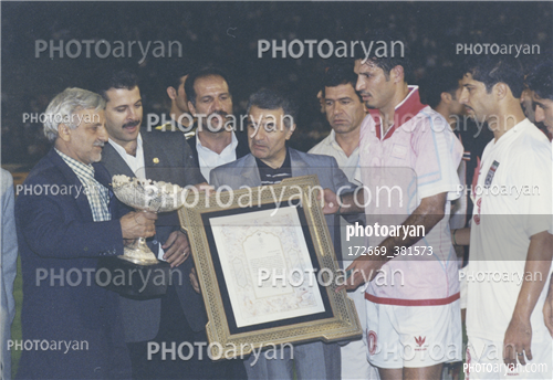 بازیکنان دهه های مختلف فوتبال ایران 40-مهرداد میناوند,علی دایی  Ali Daei,ولی اله صالح نیا,