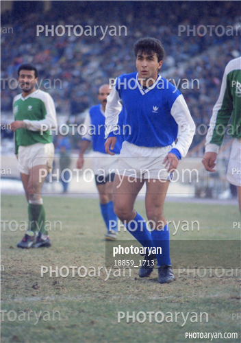 بازیکنان دهه های مختلف فوتبال ایران 3-کوروش تشت زر,