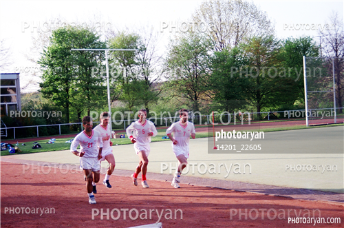 بازیکنان دهه های مختلف فوتبال ایران 1-مجید نامجو مطلق,محمد خاکپور,جواد زرینچه,