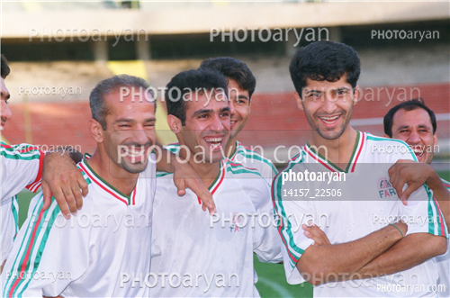 بازیکنان دهه های مختلف فوتبال ایران 1-مهرداد میناوند,محمد خاکپور,علیرضا منصوریان,