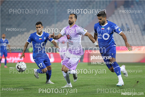 استقلال 3-هوادار 2  (1402/07/28)-