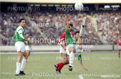 بازیکنان دهه های مختلف فوتبال ایران 7-آرش نوآموز,