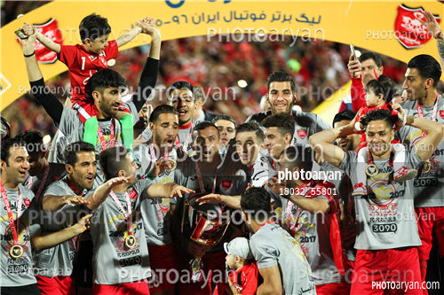 جشن قهرمانی تیم فوتبال پرسپولیس 96/01/30-علیرضا بیرانوند,وحید امیری,فرشاد احمدزاده,سید جلال حسینی,کمال کامیابی نیا,حامد آقایی,