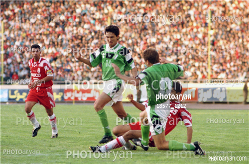 بازیکنان دهه های مختلف فوتبال ایران 3-مجتبی محرمی,مهرداد میناوند,