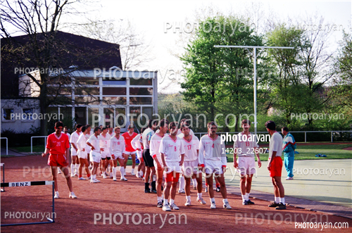 بازیکنان دهه های مختلف فوتبال ایران 1-افشین پیروانی,حمید استیلی,علی اصغر مدیر روستا,کریم باقری,