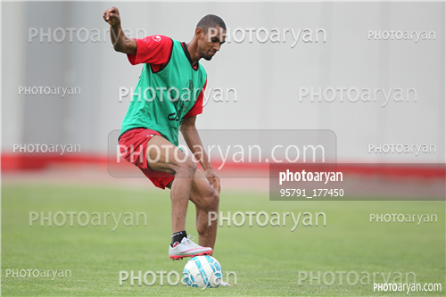 تمرین پرسپولیس در ورزشگاه درفشی فر 95/02/13-جری ریکاردو بنگسون,