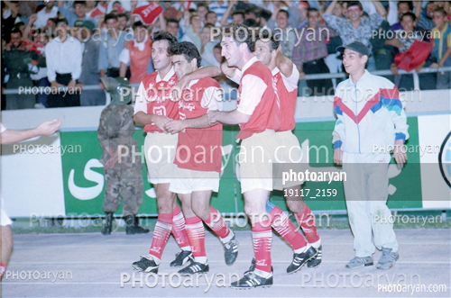 بازیکنان دهه های مختلف فوتبال ایران 3-مهدی مهدوی کیا,رضا ترابیان,یحیی گل محمدی,ادموند بزیک,