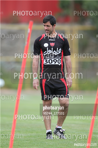 تمرین پرسپولیس در ورزشگاه درفشی فر 95/02/13-کریم باقری,