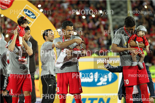 جشن قهرمانی تیم فوتبال پرسپولیس 96/01/30-علیرضا بیرانوند,علی علیپور,کمال کامیابی نیا,