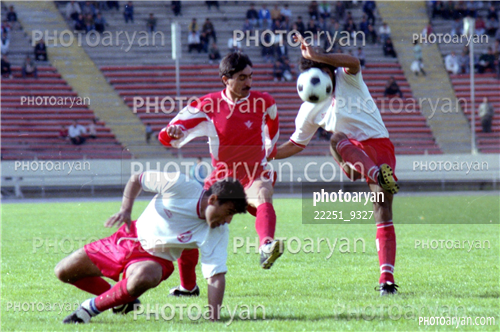 بازیکنان دهه های مختلف فوتبال ایران 8-ناصر محمدخانی,