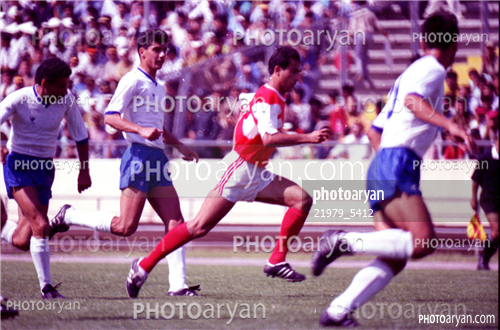 بازیکنان دهه های مختلف فوتبال ایران 7-محسن عاشوریَ,