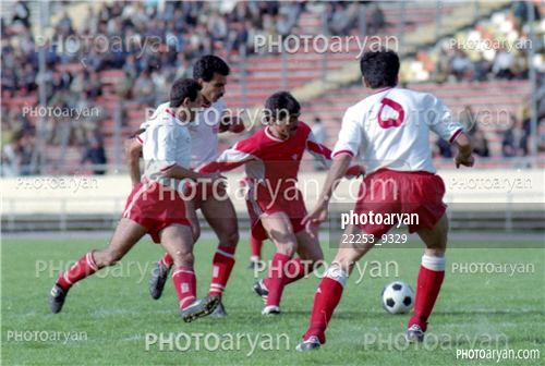 بازیکنان دهه های مختلف فوتبال ایران 8-ناصر محمدخانی,