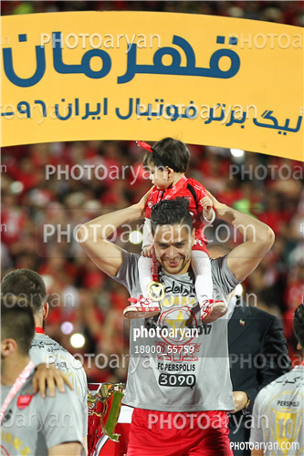 جشن قهرمانی تیم فوتبال پرسپولیس 96/01/30-کمال کامیابی نیا,
