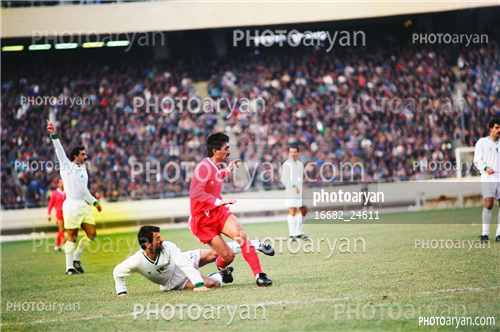 بازیکنان دهه های مختلف فوتبال ایران 2-ناصر محمدخانی,