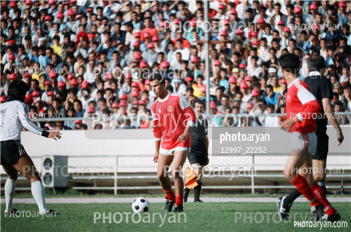 بازیکنان دهه های مختلف فوتبال ایران 1-محسن عاشوریَ,