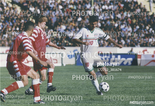 بازیکنان دهه های مختلف فوتبال ایران 40-علی دایی  Ali Daei,