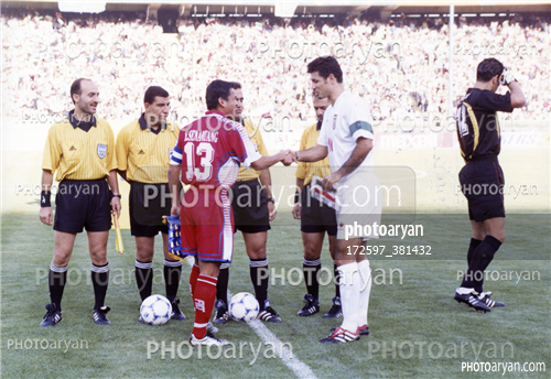 بازیکنان دهه های مختلف فوتبال ایران 40-علی دایی  Ali Daei,