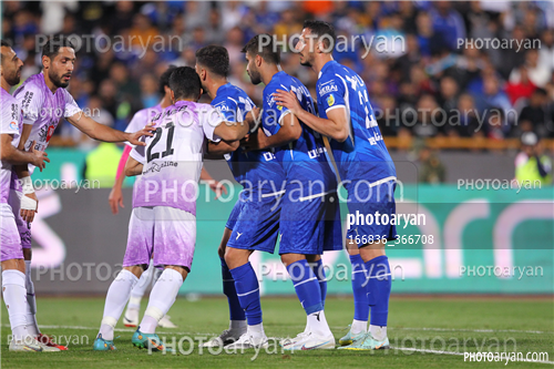 استقلال 3-هوادار 2  (1402/07/28)-