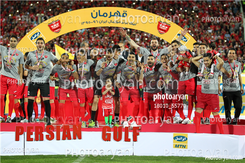 جشن قهرمانی تیم فوتبال پرسپولیس 96/01/30-مهدی طارمی,علیرضا بیرانوند,محسن مسلمان,شهاب کرمی,حمید طاهرخانی,رضا کرملا چعب,علی علیپور,کمال کامیابی نیا,ابوالفضل درویشوند,بوژیدار رادوشویچ,محمد امین آرام طبع,