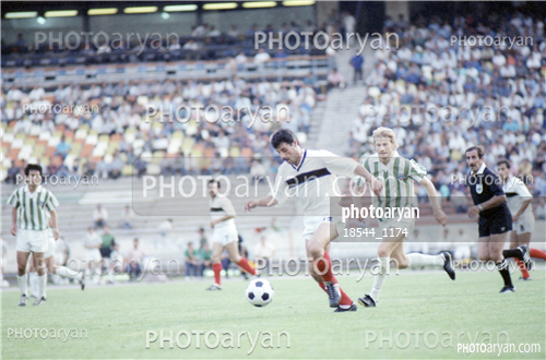 بازیکنان دهه های مختلف فوتبال ایران 3-مجتبی محرمی,