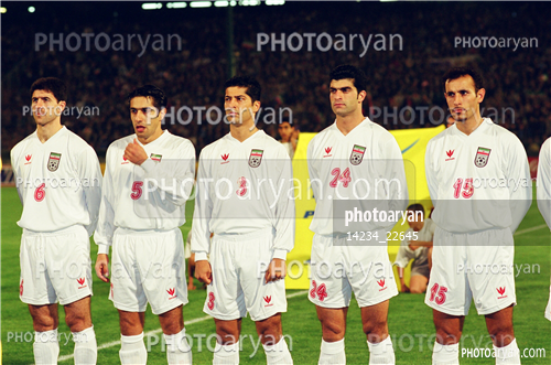 بازیکنان دهه های مختلف فوتبال ایران 1-افشین پیروانی,مهرداد میناوند,رحمان رضایی,کریم باقری,یحیی گل محمدی,