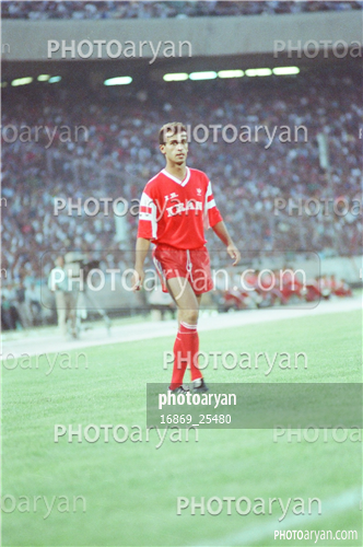 بازیکنان دهه های مختلف فوتبال ایران 1-محسن عاشوریَ,