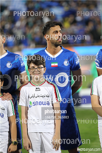 استقلال 3-هوادار 2  (1402/07/28)-