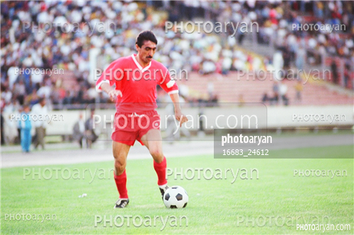 بازیکنان دهه های مختلف فوتبال ایران 2-ناصر محمدخانی,